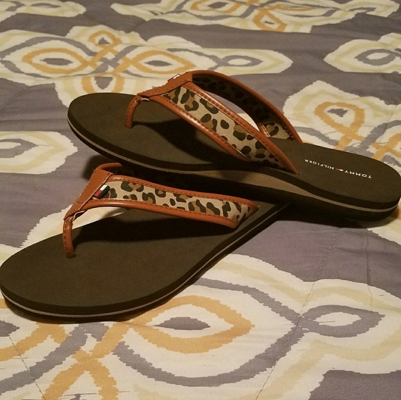 NEW Tommy Hilfiger Women's flip flops - Picture 3 of 4